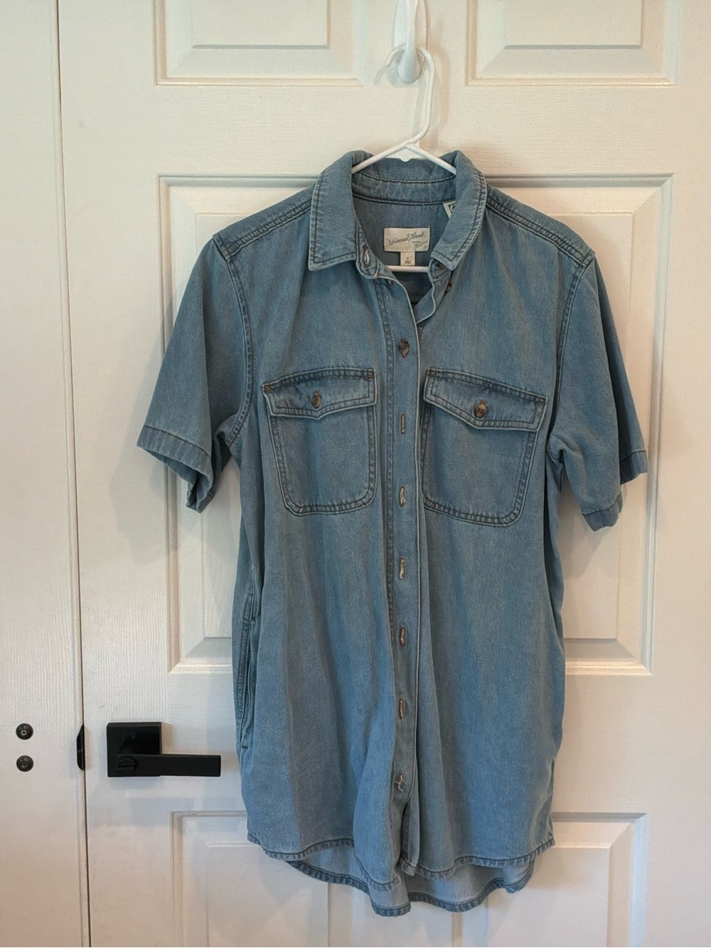 Universal Thread Light Blue Denim Short Sleeve Button-Front Shirt